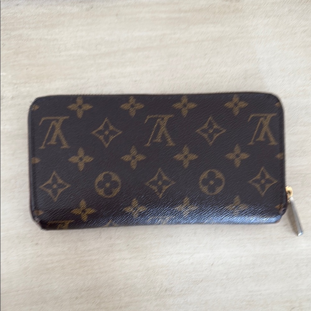 Louis Vuitton Brown wallet with Monogram Design